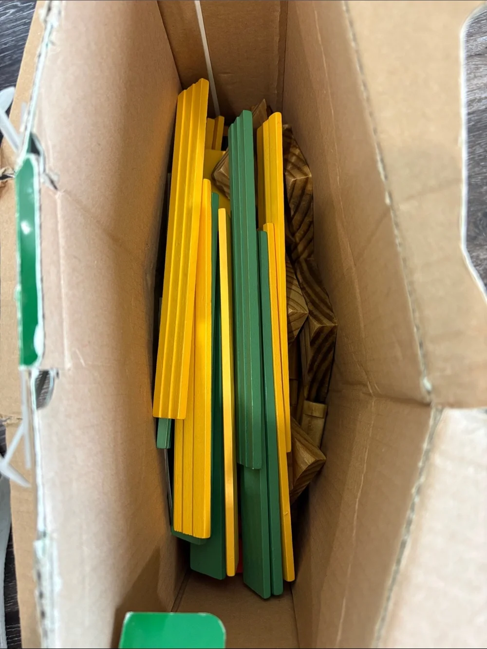Frontier Logs Classic Construction Set - Green/Yellow/Red Roof -